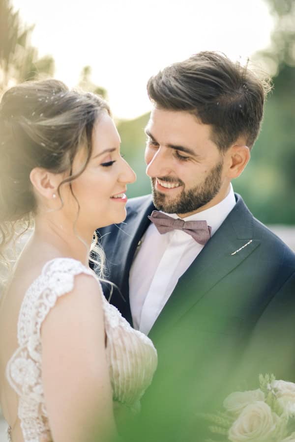 romantic-wedding-flowers-soft-hues-wooden-details_20