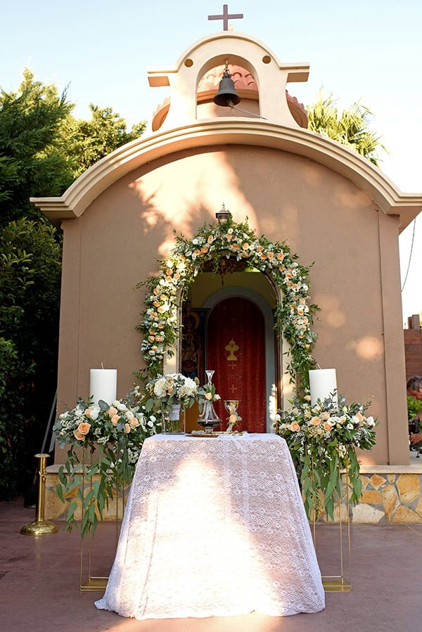 Elegant στολισμός εκκλησίας