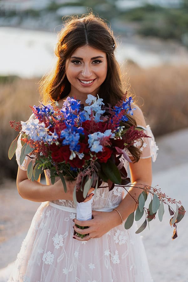 Μοντέρνα νυφική ανθοδέσμη