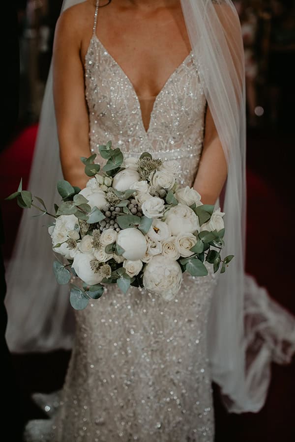 Ασύμμετρη νυφική ανθοδέσμη