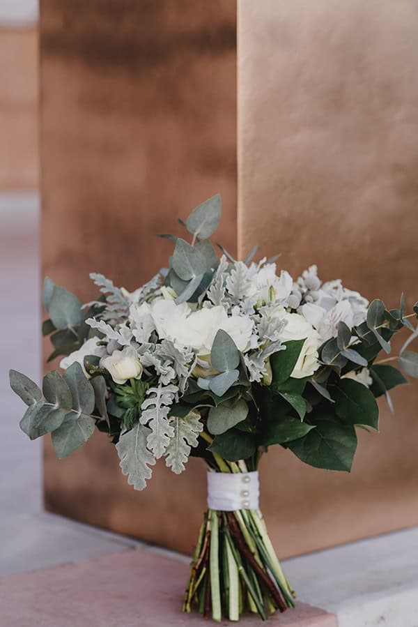 wedding-decoration-gypsophila-candles-gold-details_04