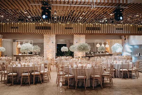 wedding-decoration-gypsophila-candles-gold-details_08