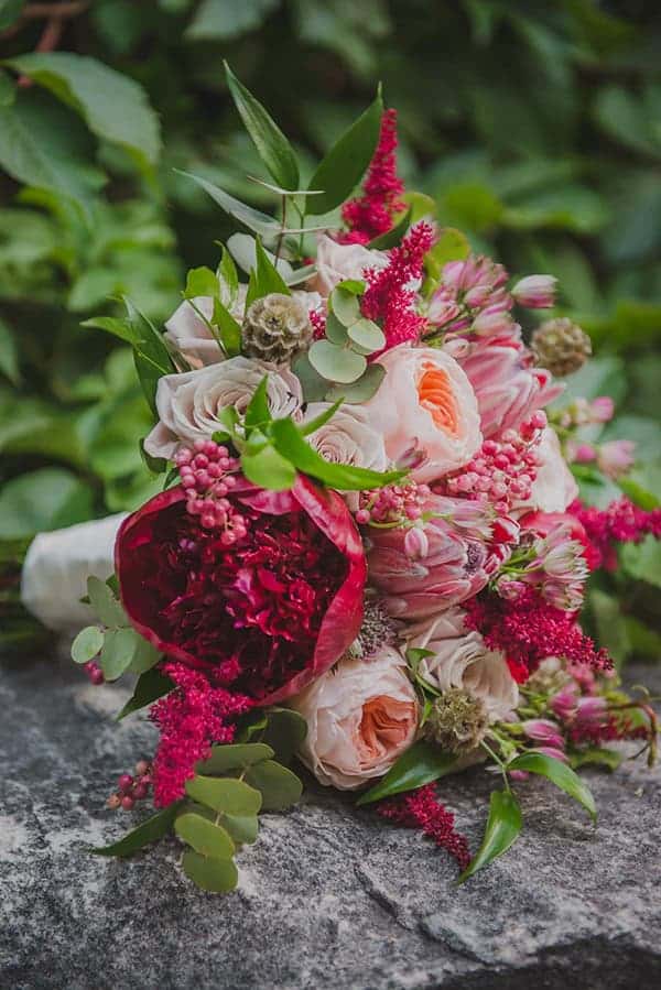 bloomed-summer-wedding-fuchsia-blue-hues_03