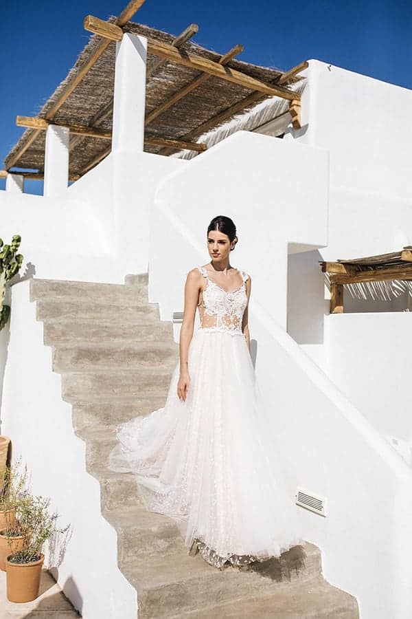 breathtaking-styled-shoot-board-magnificent-view-caldera-santorini-endless-blue-sea_05x