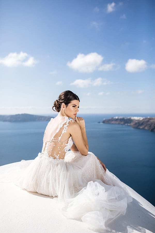 breathtaking-styled-shoot-board-magnificent-view-caldera-santorini-endless-blue-sea_06