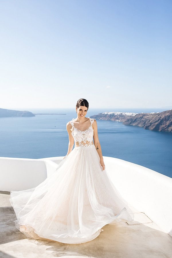 breathtaking-styled-shoot-board-magnificent-view-caldera-santorini-endless-blue-sea_06x