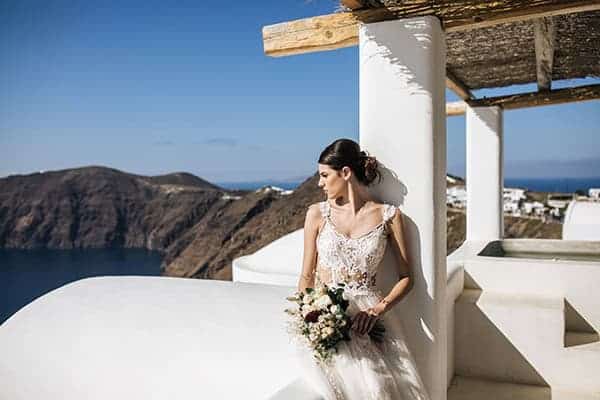 breathtaking-styled-shoot-board-magnificent-view-caldera-santorini-endless-blue-sea_09x