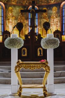 Πανέμορφος στολισμός λαμπάδας με στεφανάκια γυψοφύλλης