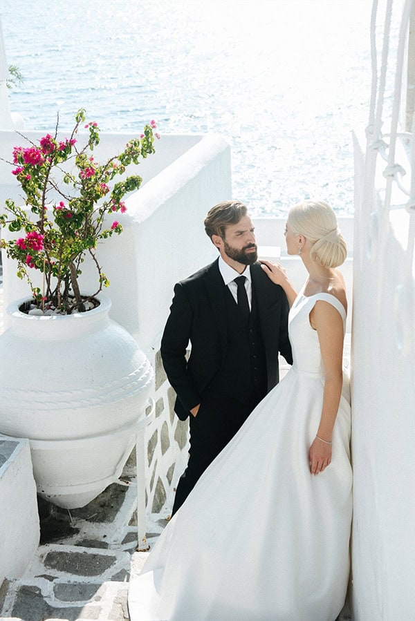 elegant-fall-wedding-serres-crystal-chandeliers-gold-details_03