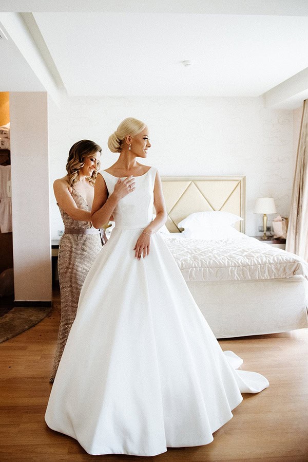 elegant-fall-wedding-serres-crystal-chandeliers-gold-details_05