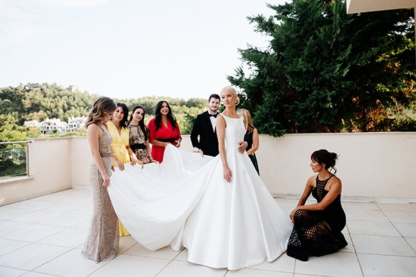 elegant-fall-wedding-serres-crystal-chandeliers-gold-details_06