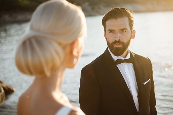 elegant-fall-wedding-serres-crystal-chandeliers-gold-details_20