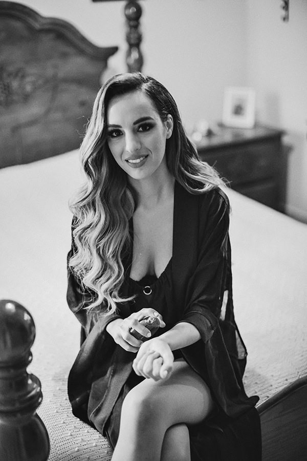 fairytale-winter-wedding-lush-floral-designs-white-green-hues_04