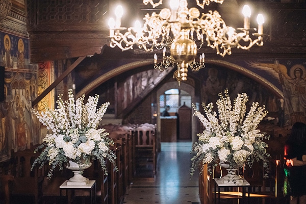 fairytale-winter-wedding-lush-floral-designs-white-green-hues_09