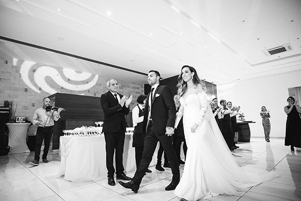 fairytale-winter-wedding-lush-floral-designs-white-green-hues_19