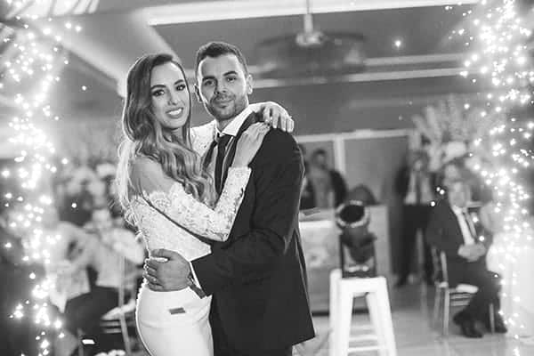 fairytale-winter-wedding-lush-floral-designs-white-green-hues_20