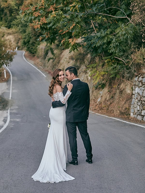 fairytale-winter-wedding-lush-floral-designs-white-green-hues_21x