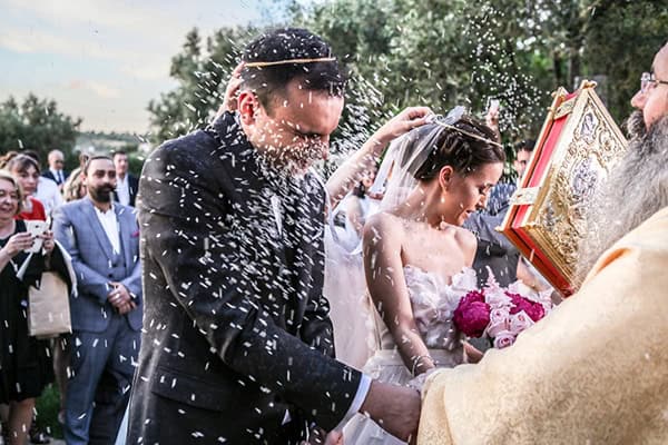 Ρομαντικός ανοιξιάτικος γάμος με έντονα χρώματα και string lights | Κατερίνα & Νίκος