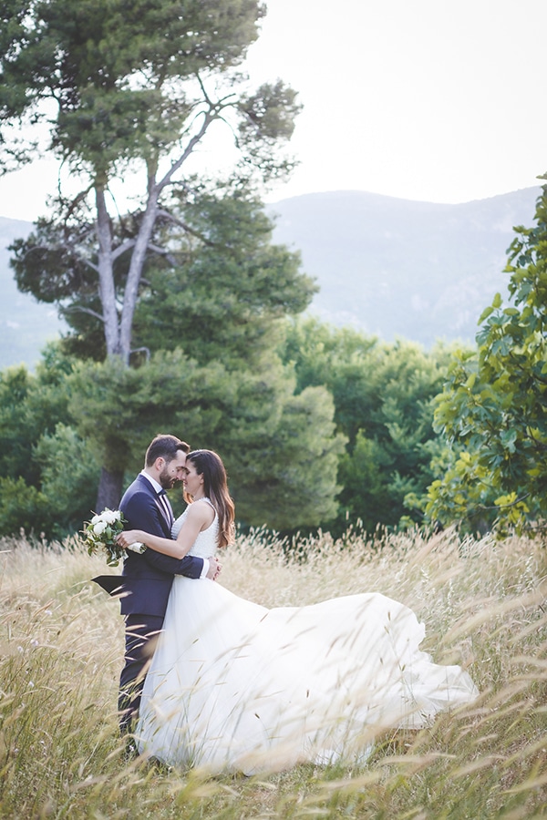 romantic-summer-wedding-white-peonies-and-roses_01