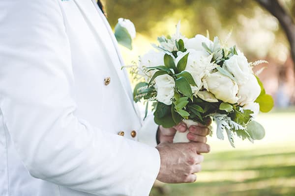 romantic-summer-wedding-white-peonies-and-roses_17