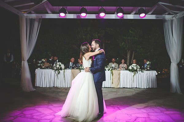 romantic-summer-wedding-white-peonies-and-roses_24