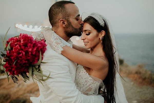 Καλοκαιρινός chic γάμος στη Σίφνο με ελιά και βουκαμβίλια | Θέλξια Βαλέρια & Χριστίνος