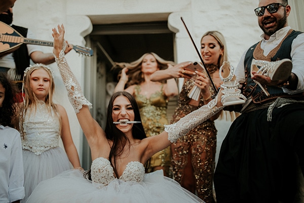 summer-chic-wedding-sifnos-island-olive-bougainvillea_12