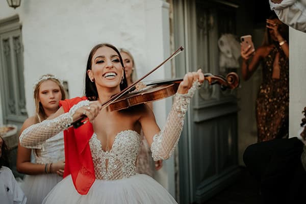 summer-chic-wedding-sifnos-island-olive-bougainvillea_13
