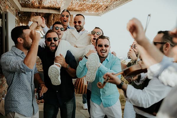 summer-chic-wedding-sifnos-island-olive-bougainvillea_16