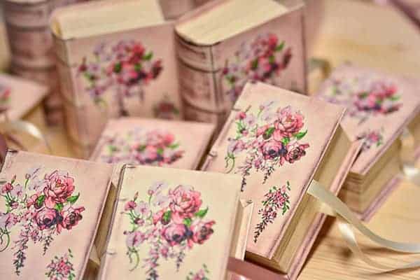 Πρωτότυπα χειροποίητα custom made κουτάκια – βιβλιαράκια ως δωράκια ή μπομπονιέρες γάμου Πρωτότυπα χειροποίητα custom made κουτάκια – βιβλιαράκια ως δωράκια ή μπομπονιέρες γάμου