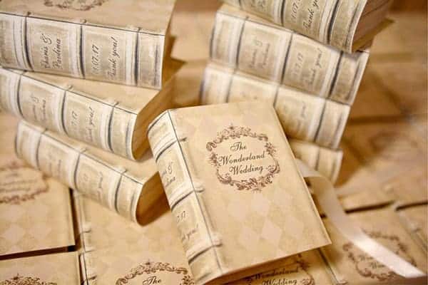 unique-handmade-custom-made-boxes-books-wedding-gifts-favors_05