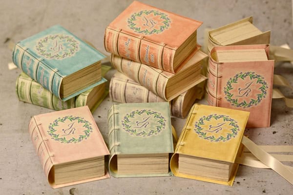 unique-handmade-custom-made-boxes-books-wedding-gifts-favors_06x