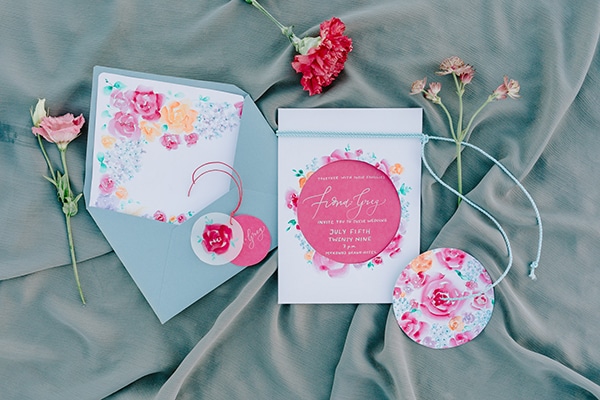 Προσκλητήρια γάμου με καλοκαιρινά χρώματα