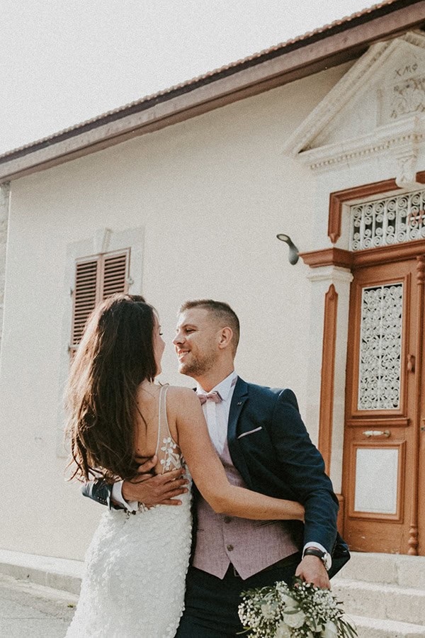 beautiful-summer-wedding-luxury-hotel-paphow-beautiful-floral-design-romantic-atmoshpere_05