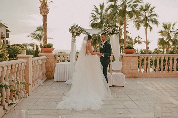 beautiful-summer-wedding-luxury-hotel-paphow-beautiful-floral-design-romantic-atmoshpere_26x