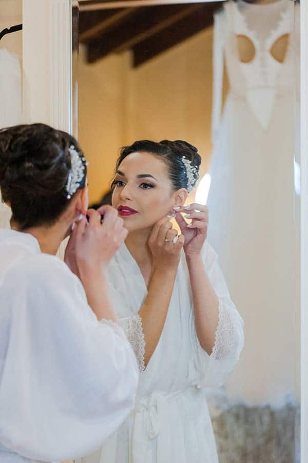 beautiful-winter-wedding-corfu-burgundy-hues_05