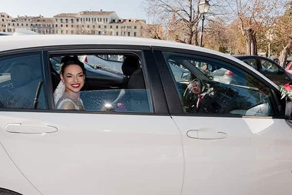 beautiful-winter-wedding-corfu-burgundy-hues_11