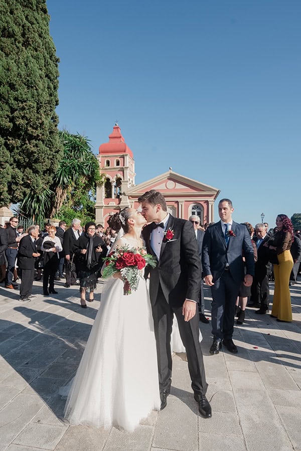beautiful-winter-wedding-corfu-burgundy-hues_18