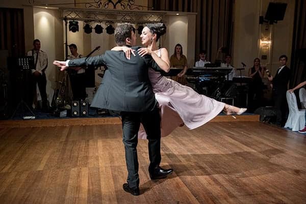 beautiful-winter-wedding-corfu-burgundy-hues_19