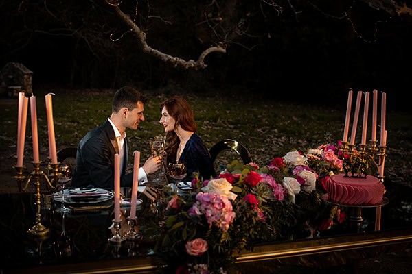 elegant-winter-styled-shoot-athens-gold-details-mirrors-mystical-atmosphere_01