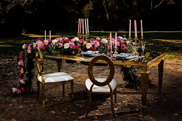 elegant-winter-styled-shoot-athens-gold-details-mirrors-mystical-atmosphere_02