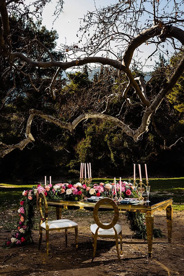 elegant-winter-styled-shoot-athens-gold-details-mirrors-mystical-atmosphere_09