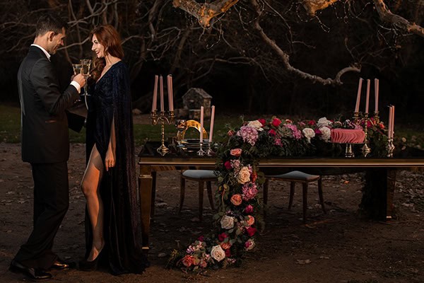 elegant-winter-styled-shoot-athens-gold-details-mirrors-mystical-atmosphere_11