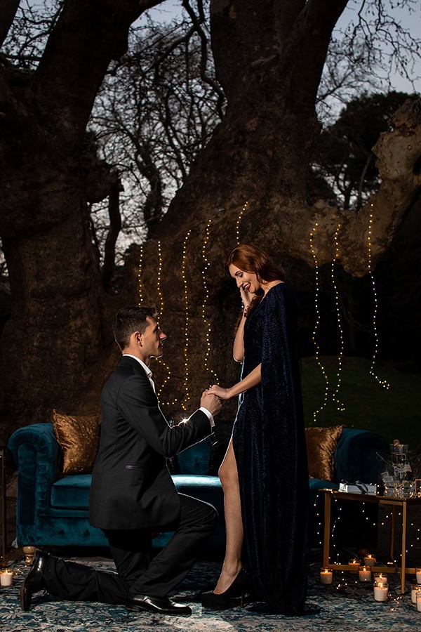 elegant-winter-styled-shoot-athens-gold-details-mirrors-mystical-atmosphere_12