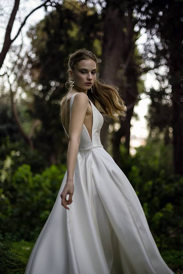 flowy-wedding-creations-ultra-romantic-bridal-look-new-bridal-collection-eleni-kollarou_07x