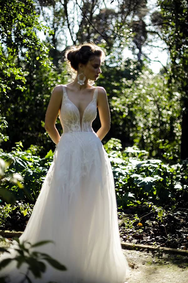 flowy-wedding-creations-ultra-romantic-bridal-look-new-bridal-collection-eleni-kollarou_08