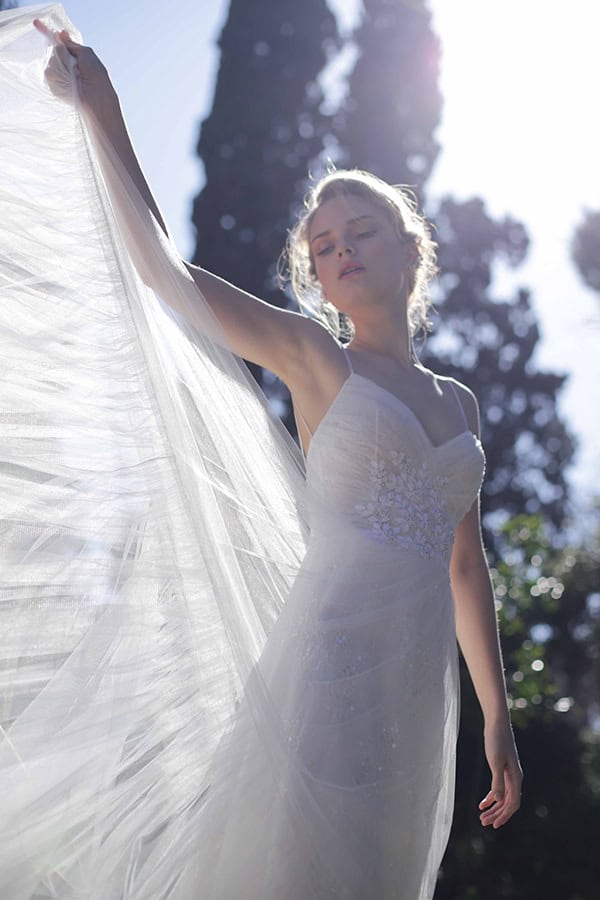 flowy-wedding-creations-ultra-romantic-bridal-look-new-bridal-collection-eleni-kollarou_12x