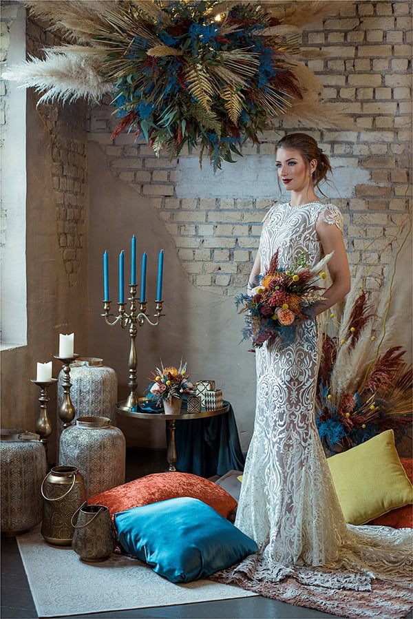 montern-bohemian-wedding-ideas-decoration-pampass-grass-exotic-flowers-vivid-colors_01x