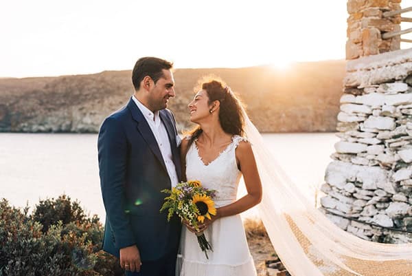 romantic-fall-wedding-beautiful-kythnos-sunflowers_00