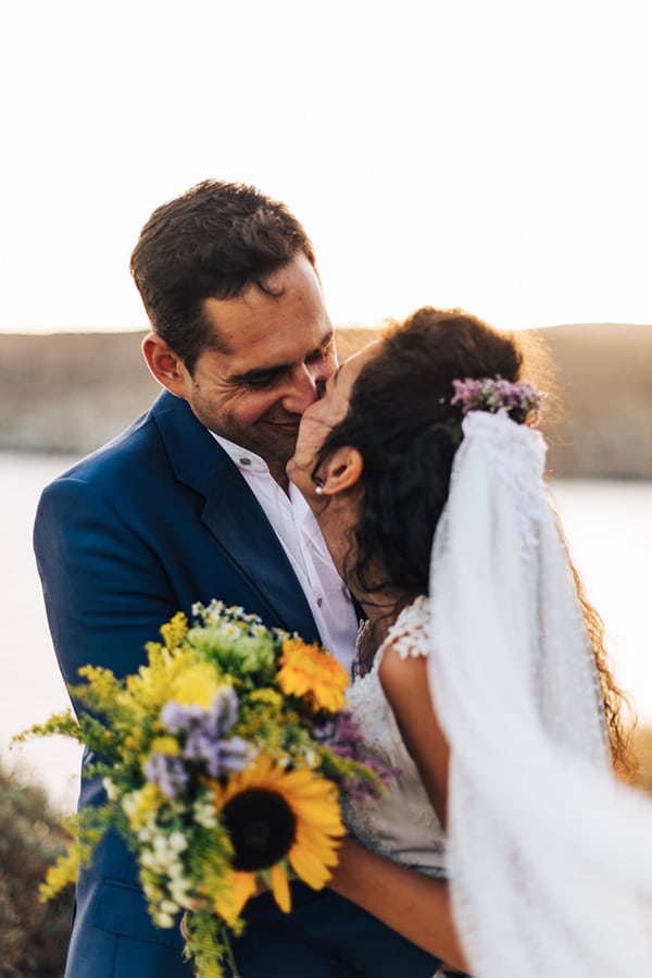 romantic-fall-wedding-beautiful-kythnos-sunflowers_01